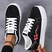 New embroidered women's casual shoes for spring and autumn, fashionable and trendy flat sports shoes and board shoes