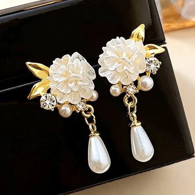 2026 New White Acrylic Flower Dangle Earrings for Women White Pearl Water Drop Pendants Hanging Earrings Bohemian Ear Jewelry