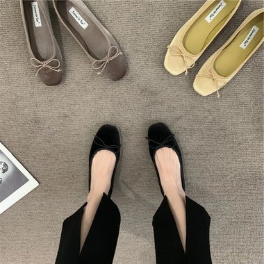Flat Shoes Women's Spring and Autumn Bow Shallow Mouth Retro Black Velvet Plus Size Women's Shoes 42 43 44 Ladies Loafers Women