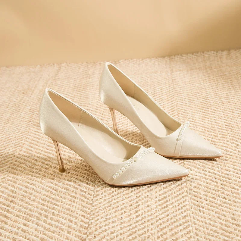 2024 New French Pointed Shallow Mouth Fine Heel Bridal Pumps Wedding Shoes for Women with a Princess Style Pearl High Heels