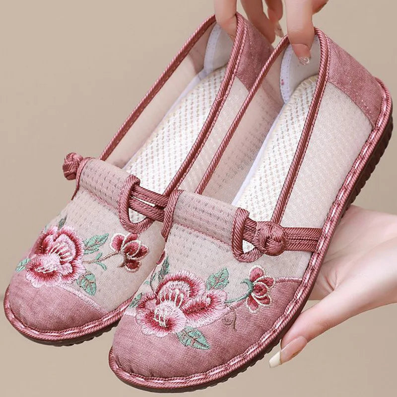 2026 New Hot Sale Of The Season Soft Bottom Flat Bottom Beijjing Cloth Shoes Embroidered Slip-On Ancient Style Women's Shoes