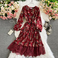 Retro Floral V-neck Waist Cinching Slimming Lace Patchwork Pleated Dress with Fashionable Stylish Colors Large Swing Long Skirt