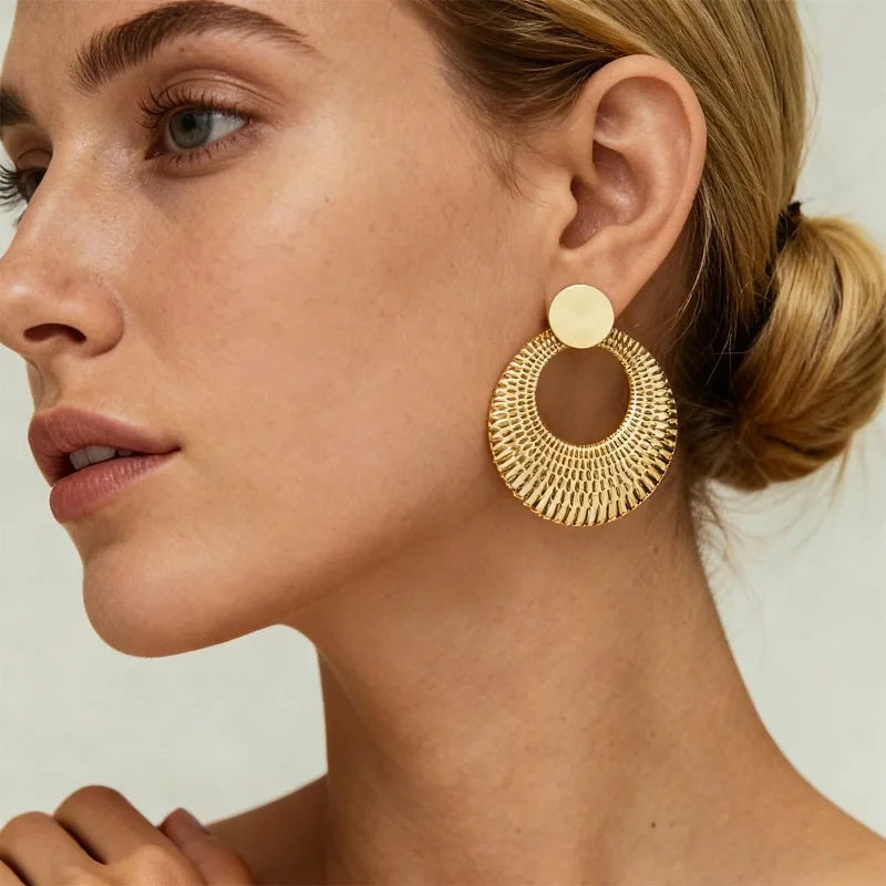 Women's Earrings Metal Personalized Hollow Circle Metal Earrings, Fashionable and High-end Women's Jewelry Accessories, Trendy Party Pendant Earrings