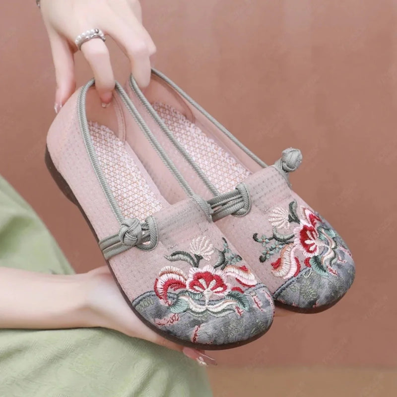 Women Traditional Chinese Knot Embroidered Flat Loafers Soft Non Slip Canvas Walking Shoes For Summer Daily Wear