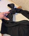 A Black One-Shoulder Halter-Neck Dress with a Bow, Pleated and Fitted Short Dress, Perfect for Everyday Outings and Attracting Attention, a Sexy Little Black Dress for Dates