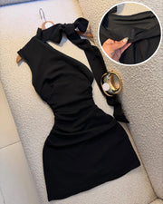 A Black One-Shoulder Halter-Neck Dress with a Bow, Pleated and Fitted Short Dress, Perfect for Everyday Outings and Attracting Attention, a Sexy Little Black Dress for Dates