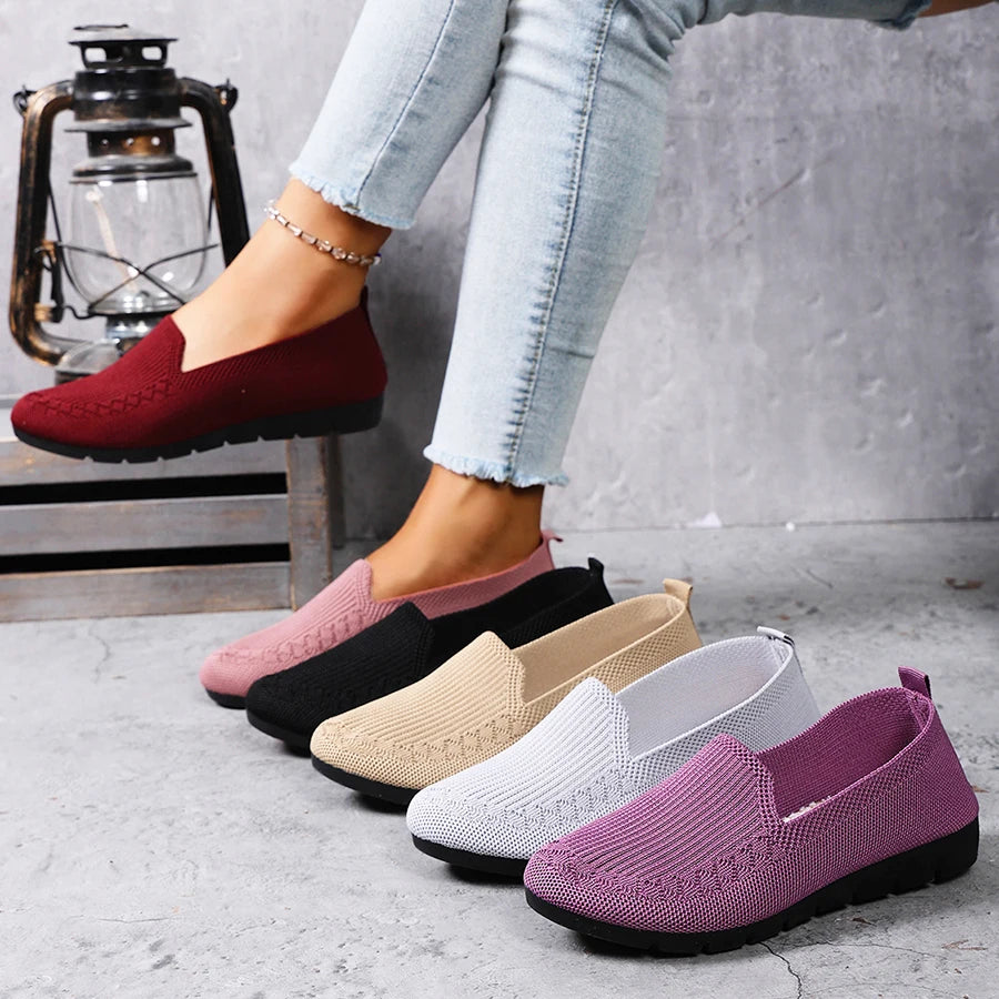 Women's new solid-color knitted loafers: lightweight, non-slip, flat casual shoes that are versatile and breathable.