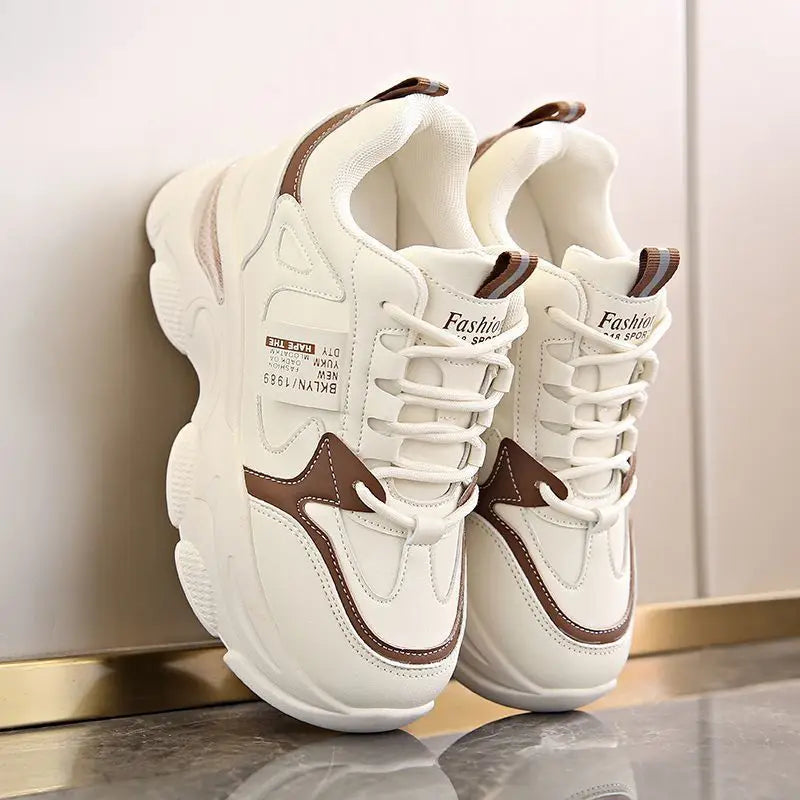 Large Size Autumn Fashion Breathable Lightweight Casual Comfortable Women's Shoes Versatile Thick Soled Women's Sports Shoes