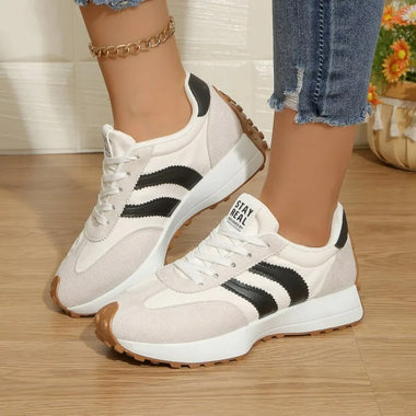 New Designer Sneakers Women Sport Shoes Sneakers Thick Bottom Casual Fashionable Sneakers Lightweight Soft Bottm Running Shoes